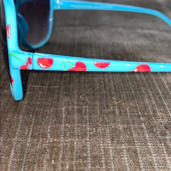 Girls Sunglasses - Picture 5 of 7